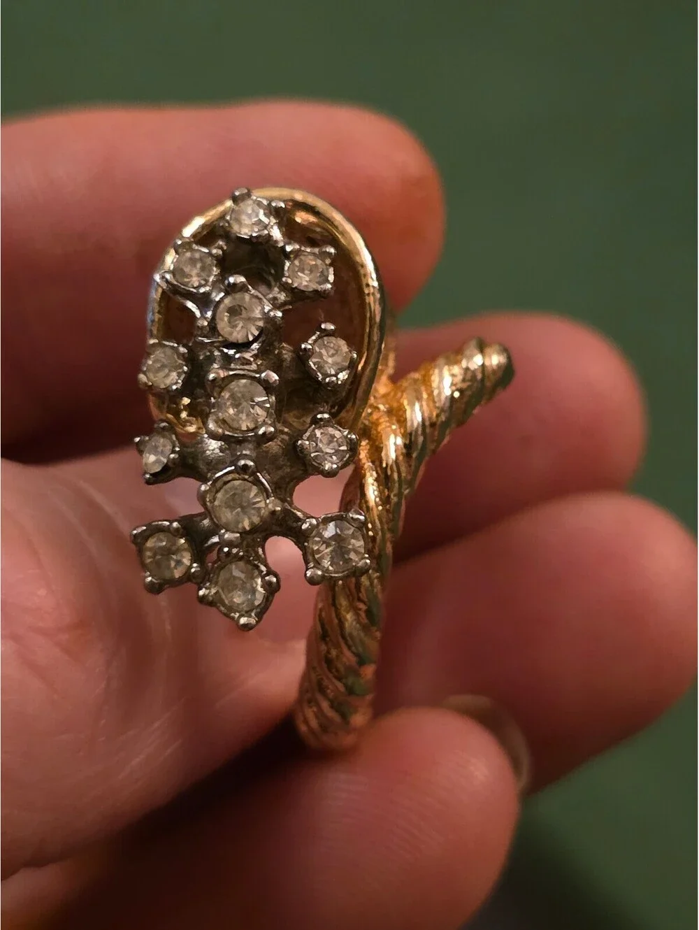 Vintage Gold Tone Cornucopia Horn of Plenty Rhinestone Cocktail Ring  Sz 7